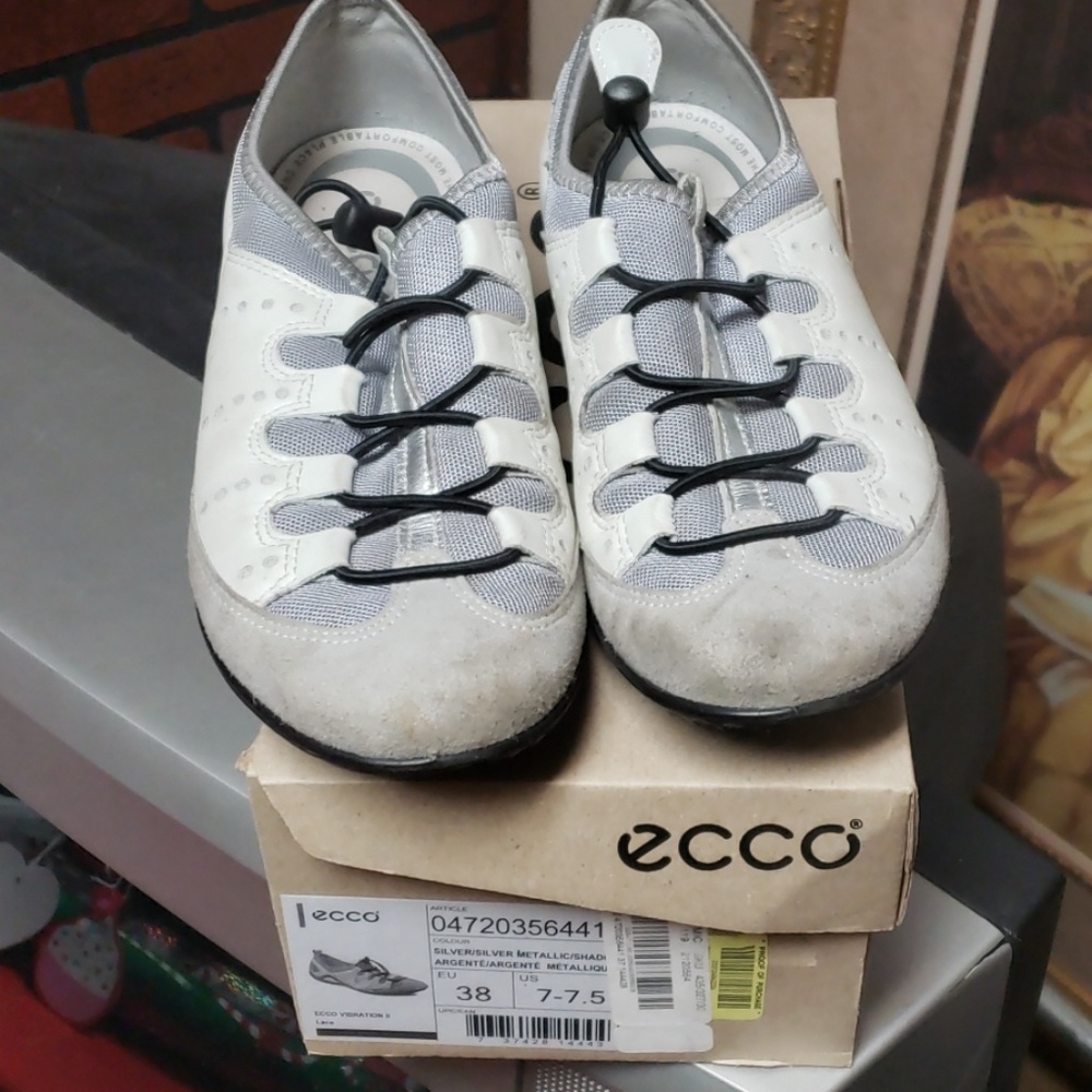 Very comfortable pre owned ecco slip on shoe